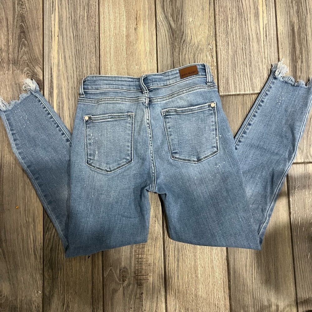 Judy Blue Skinny Fit Jeans Light Wash EUC Raw Hem Size 5 Stretchy Quality Jeans - Picture 2 of 3